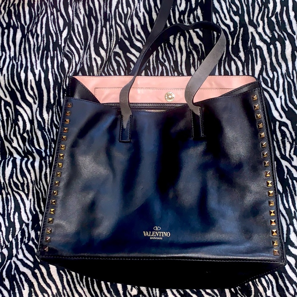COPY - Valentino garavani hand bag in good condition